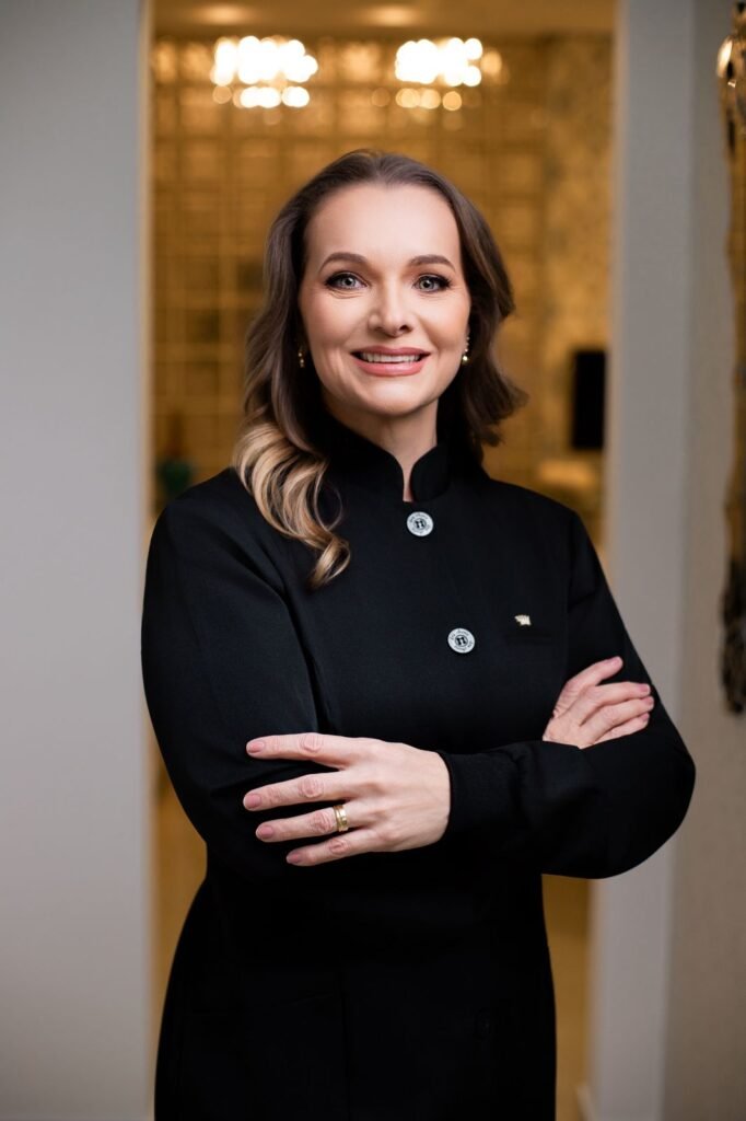 Dra. Camilla Dalla Martha, dentista especialista em Endodontia e Dentística em Ji-Paraná